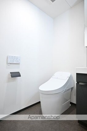 東京都目黒区東山２丁目[1K/26.27m2]のトイレ