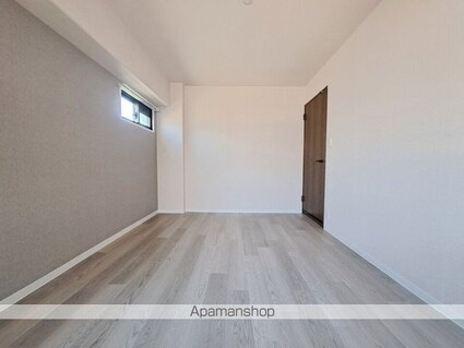 ロイヤルメゾン岩崎町[3LDK/98.64m2]の内装4