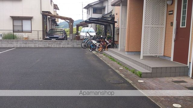 メゾンドフルール A棟の玄関写真