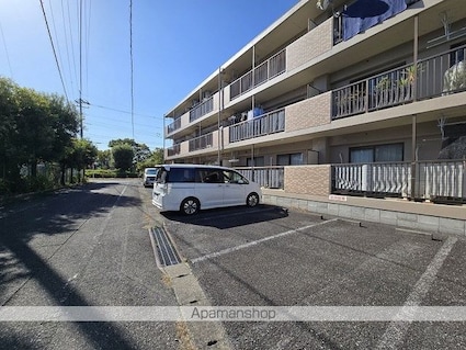 コンフォール霞[2LDK/65m2]の駐車場