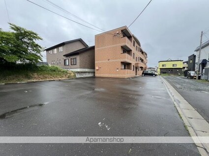 メゾンパティオ神山[1LDK/45.09m2]の駐車場