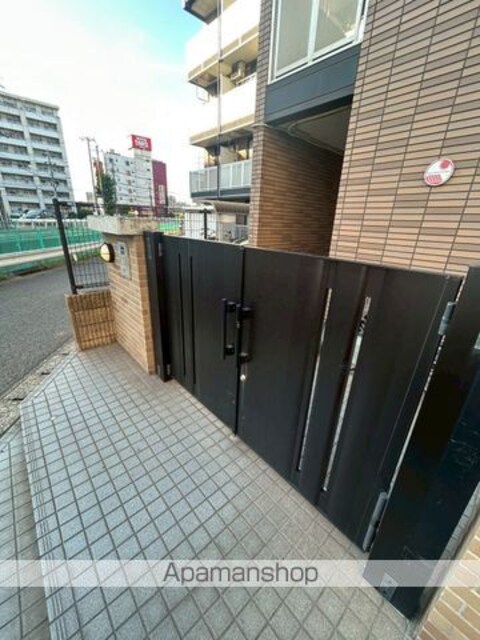 レオパレスクローバー[1K/19.87m2]のエントランス