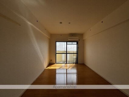 ビッグバーンズマンションサンコート神宮東[1R/20.64m2]のリビング・居間