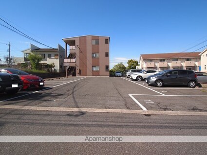 グレイス・コート樹木[1K/24.84m2]の駐車場