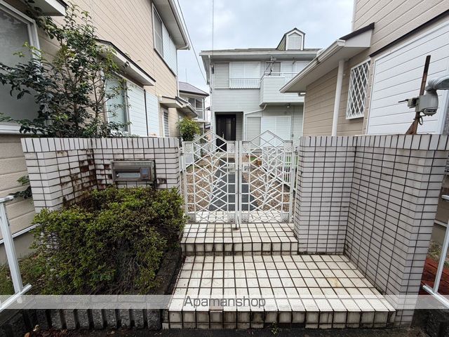 六軒家町西3丁目戸建の玄関写真
