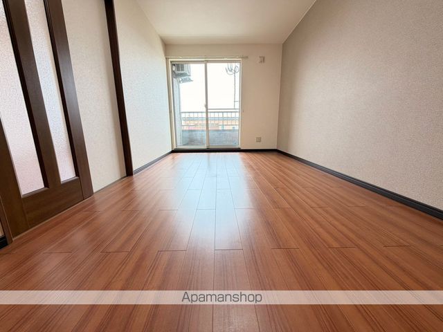 帯広市 3階建 築10年の内装写真
