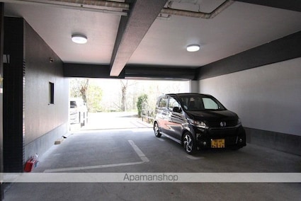 パウゼ戸田[1K/26.8m2]の駐車場