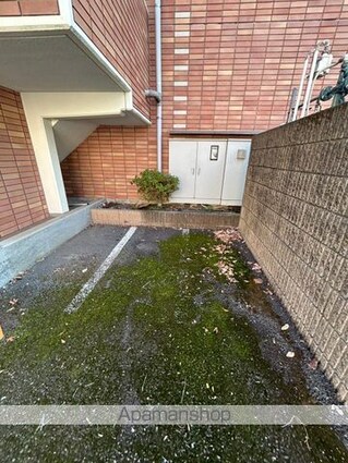 ソレアード[1K/25.6m2]の駐車場