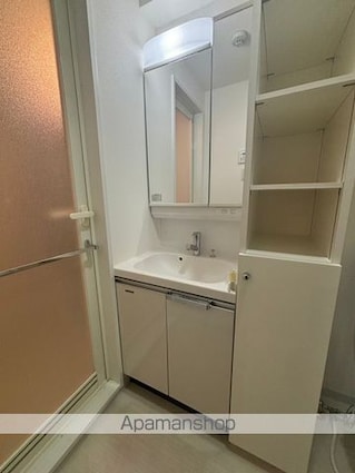 ＳＱＵＡＲＥ　ＣＩＴＹ　ＹＯＫＯＨＡＭＡ　ＴＳＵＲＵＭＩ[1K/21.83m2]の洗面所