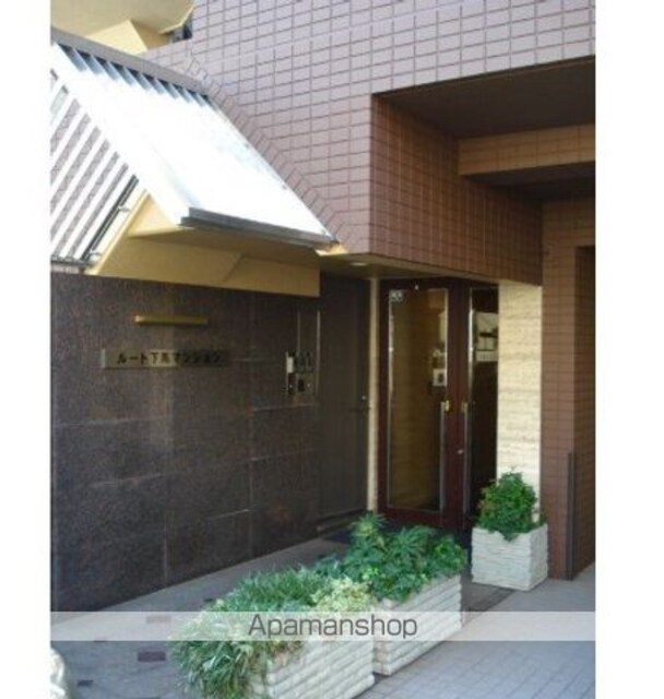 ルート下馬マンション[3LDK/182.96m2]のエントランス1