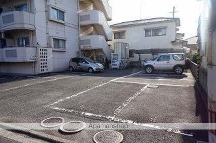 ベルメゾン古川１[1K/26.6m2]の駐車場