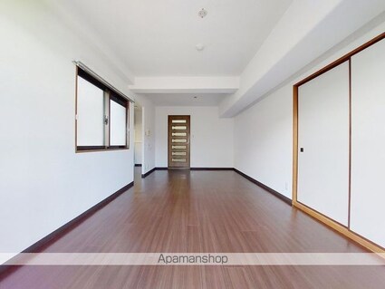 ロイヤルメゾン岩崎町[3LDK/78.89m2]の内装2