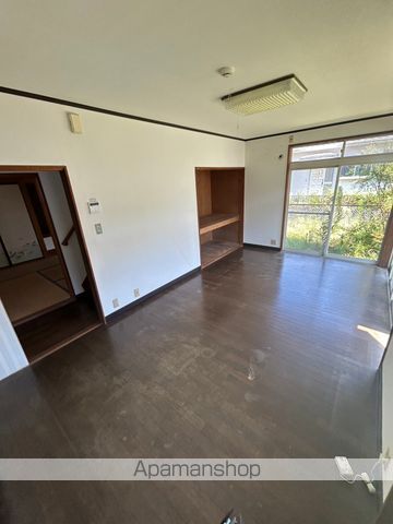 東諸県郡綾町 2階建 築37年の内装写真