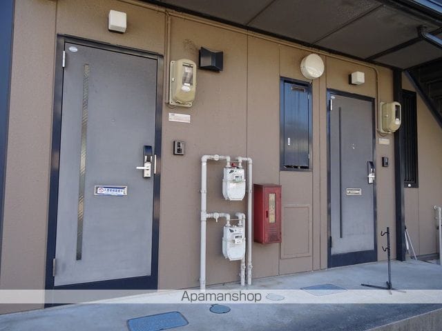 レジデンス薬師堂Aの玄関写真