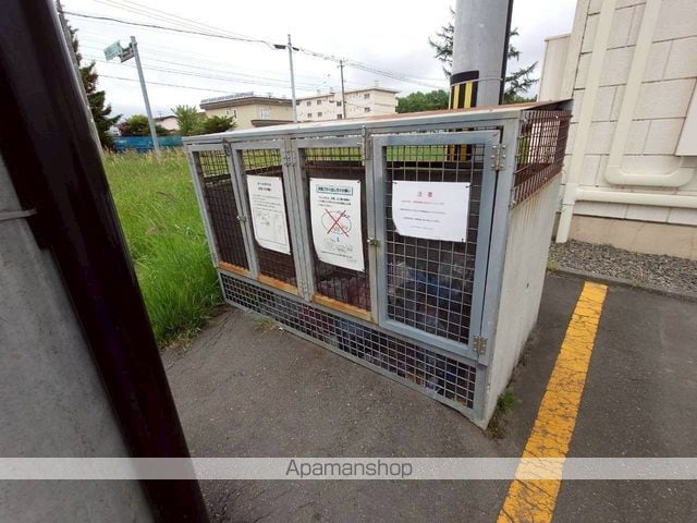 LAPEL241Bの玄関写真