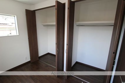 エスグラント三園町[2LDK/68.3m2]の収納