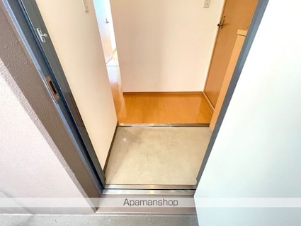 滋賀県大津市桜野町２丁目[2DK/44.45m2]の玄関