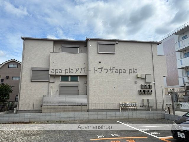 カラコレスの外観写真