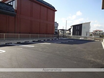 シャーメゾンかすみ[1LDK/46.36m2]の駐車場