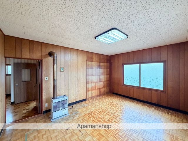 石狩市 2階建 築47年の内装写真
