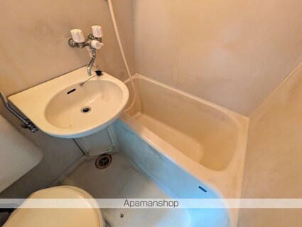 サン・フル中野富士見町[1R/17.25m2]のバス