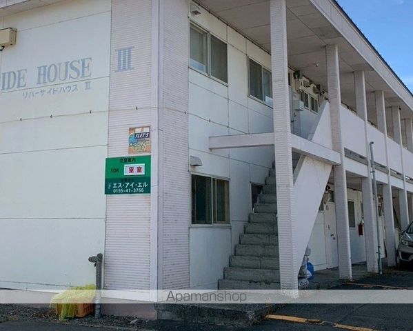 リバーサイドハウスIIIの玄関写真