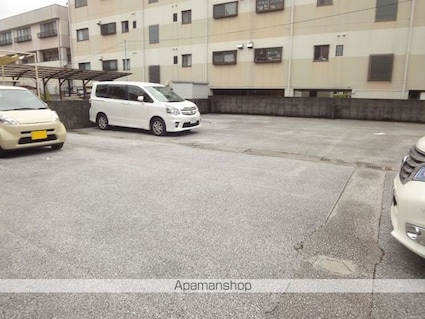 美和ハイツⅢ[4LDK/68.24m2]の駐車場