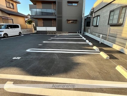 ＤーＲＯＯＭ吉身[2LDK/61.41m2]の駐車場