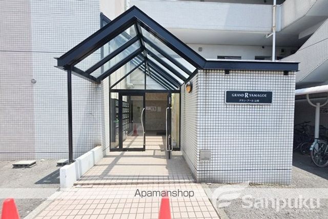 グラン・アール山越の玄関写真