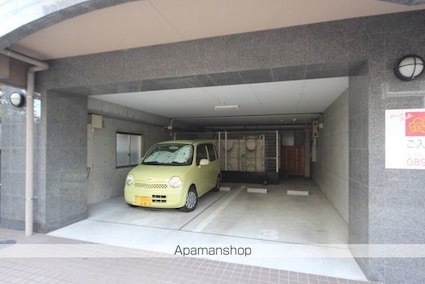 フォルテＡＭＧ[1K/27.06m2]の駐車場