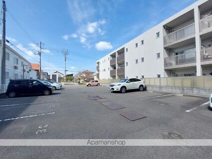 ＬＵＸＵＲＹ　ＭＡＮＳＩＯＮ[1LDK/51.97m2]の駐車場