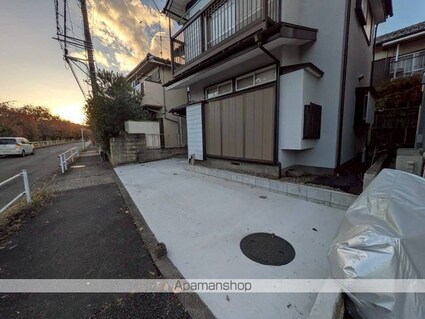 長房町戸建[4DK/66.42m2]の駐車場2