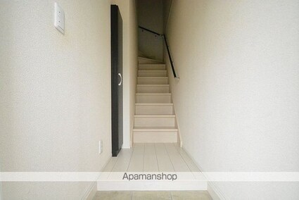 ＷＥＬＬ－ＯＮＥ[1K/34.63m2]の玄関