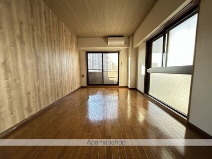 ＦＯＵＲ　ＳＥＡＳＯＮＳ　ＴＡＩーＳＨＩＮ　１ｓｔ[1K/27.62m2]のリビング・居間
