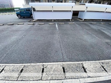 ジュメル倉敷[1R/31.5m2]の駐車場