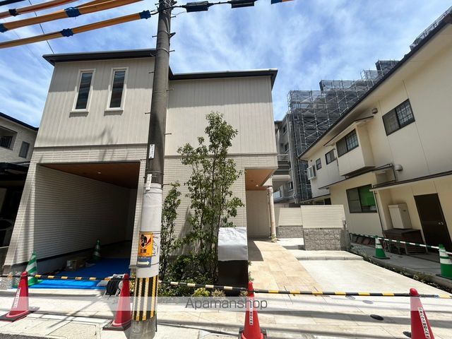 ルミエール曙町の玄関写真