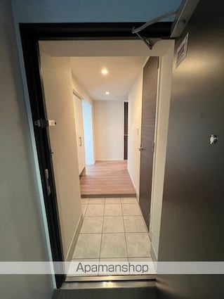 東京都新宿区北新宿４丁目[2LDK/66.39m2]の玄関