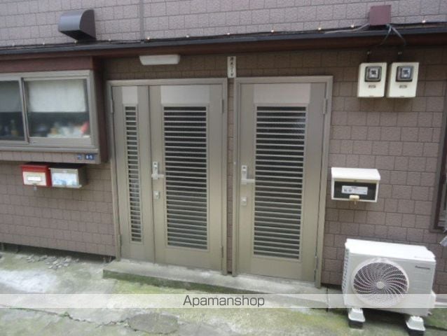 清水コーポの玄関写真