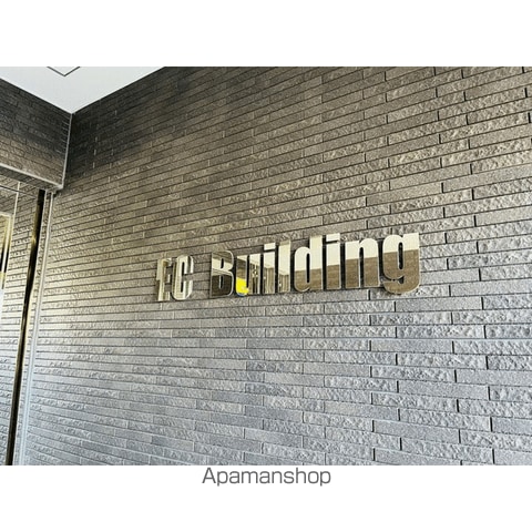 EC BUILDINGの玄関写真