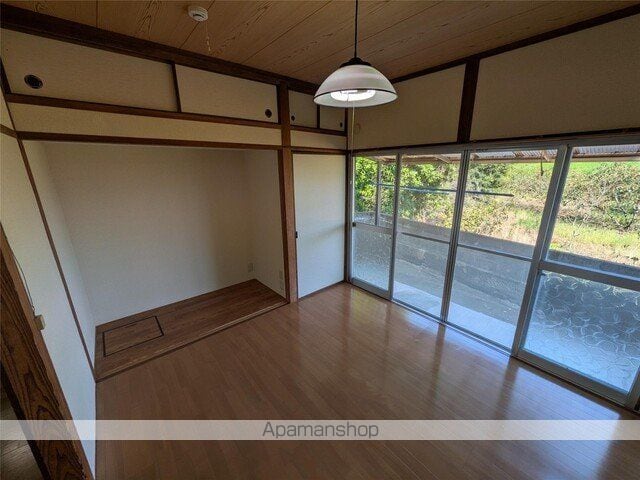 宮崎市 1階建 築50年の内装写真
