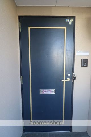 アドバンスの玄関写真