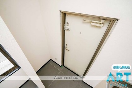 タカラビル[1R/67.68m2]の玄関