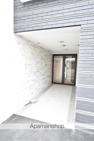 TERRACE WARABIの玄関写真