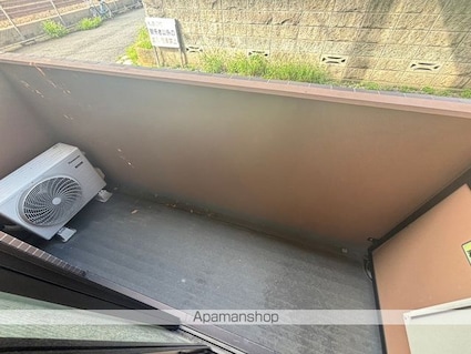 ＳＱＵＡＲＥ　ＣＩＴＹ　ＹＯＫＯＨＡＭＡ　ＴＳＵＲＵＭＩ[1K/21.83m2]のバルコニー