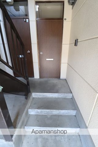 まるいマンションの玄関写真