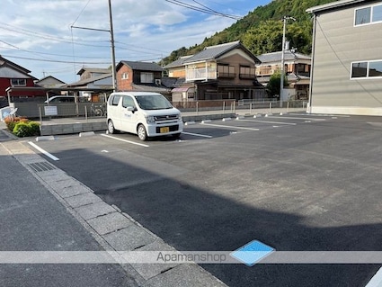 ユイストコート[1LDK/31.88m2]の駐車場