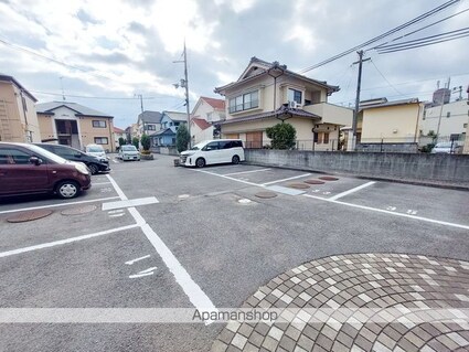 グランコート鴨川[3DK/53.5m2]の駐車場