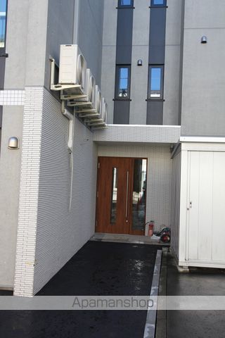 FODERA IMPERIAL24軒(フォデラインペリアル24軒の玄関写真
