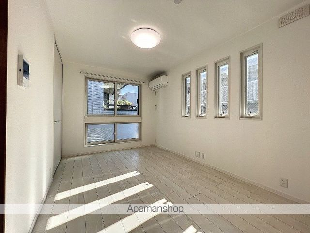 trois crique明大前の内装写真