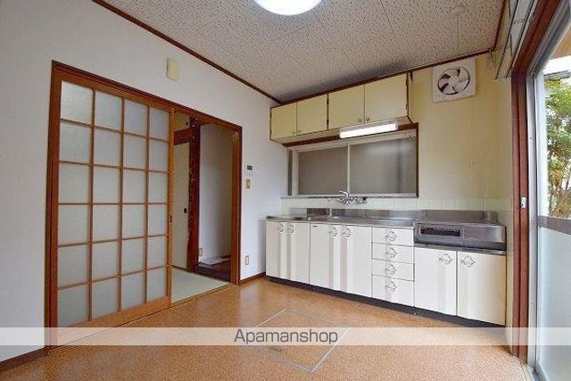 松山市 2階建 築40年の内装写真